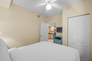 2 bedrooms, iron/ironing board, WiFi, bed sheets - 2BR Condo: Beachfront, Gulf Views (Treasure Island)