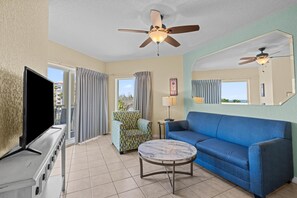 TV, ping pong - Vacation Bliss: 2BR Condo, Gulf View & Pool (Treasure Island)