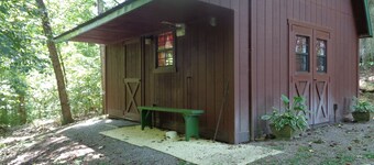 The Cottage in the Woods, near Deersville and Tappan and Clendening Lakes