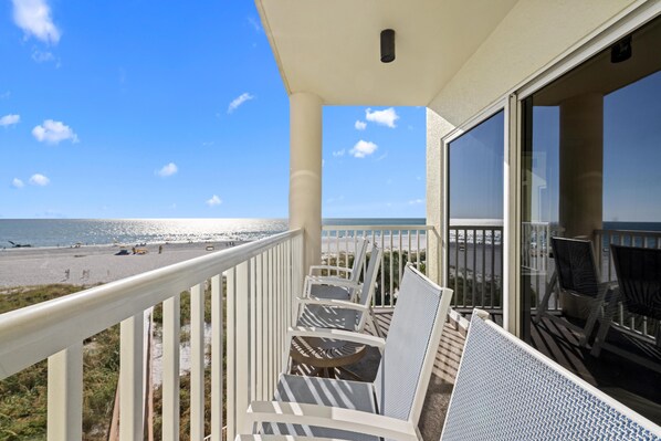 Property grounds - 2BR Beach Condo: Pool, Balcony & Family Fun (Treasure Island)