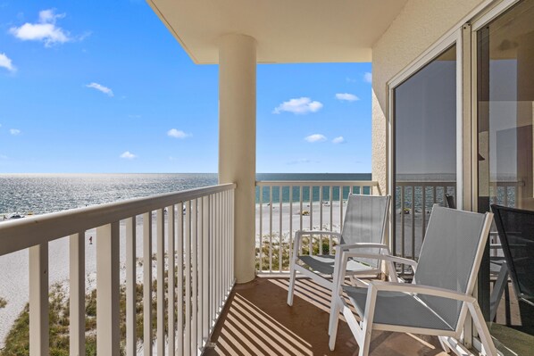 Property grounds - 3/3 Penthouse Condo with Epic Beach Views (Treasure Island)