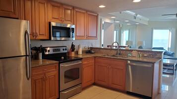 KylskÄp, mikrovÄgsugn, ugn och spishÀll