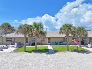 Exterior - Wowzer! Beach & Flagler Ave Fun! (New Smyrna Beach)