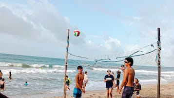 Beach nearby, beach shuttle, sun-loungers, 10 beach bars