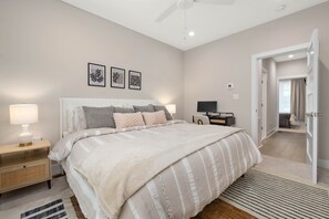 3 slaapkamers, een bureau, een strijkplank/strijkijzer, gratis wifi