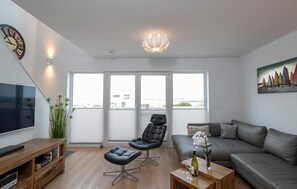 Fernseher, Kamin, DVD-Player, Stereoanlage