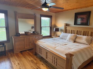 3 slaapkamers, een bureau, wifi, beddengoed