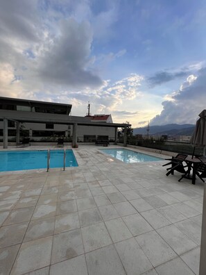 Pool - Stunning apartment in El Poblado, best location (Medellín)