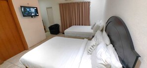 1 bedroom, WiFi - Room for 4 people with access to private beach (Dixon Cove)