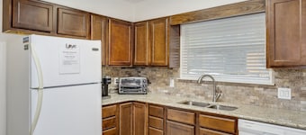 Large Home- Sleeps 10- Pet and Family Friendly