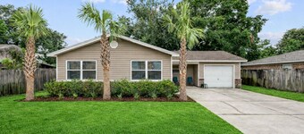 Big Family Home- Sleeps 10- Pet and Family Friendly