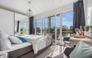 2 bedrooms, travel crib, free WiFi