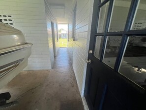 Interior - Charming 2-bedroom house with AC and WiFi in delightful Edgewater (Edgewater)