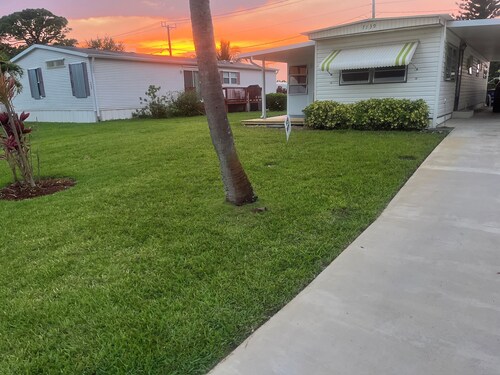 Amazing mobile home with AC in Hobe Sound. Close to Jupiter Island beach