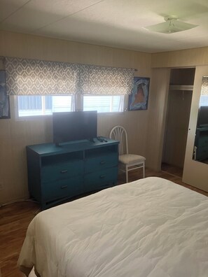 2 bedrooms, bed sheets