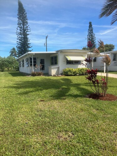 Amazing mobile home with AC in Hobe Sound. Close to Jupiter Island beach