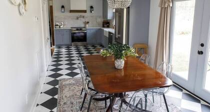 Historic Train House: Sauna, Spa shower, gas fireplace, disc golf