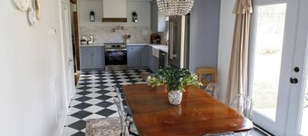 Historic Train House: Sauna, Spa shower, gas fireplace, disc golf