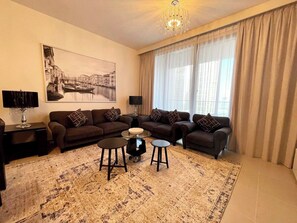 Living area - Luxe & Comfy near Dubai Mall~Scenic Views~Pool (Dubai)