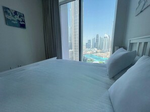 3 bedrooms, iron/ironing board, WiFi, bed sheets - Luxe & Comfy near Dubai Mall~Scenic Views~Pool (Dubai)