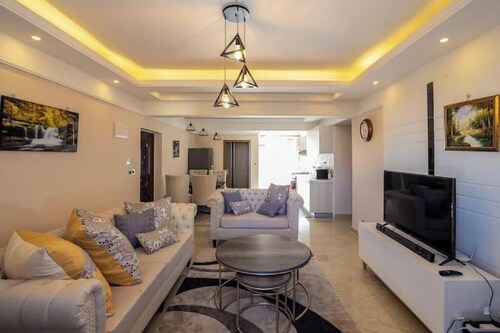 The Cozy 3 bed 4 bath Corner 