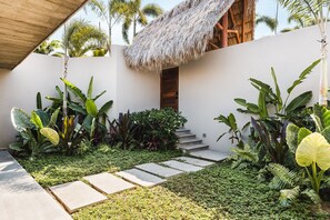 المنطقة المحيطة بالمنشأة