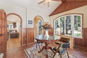 Dining - Italian Villa next to Gathering Place with pool (Tulsa)