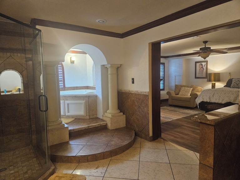 Italian Villa Next To Gathering Place With Pool - Splash Pad, Tulsa