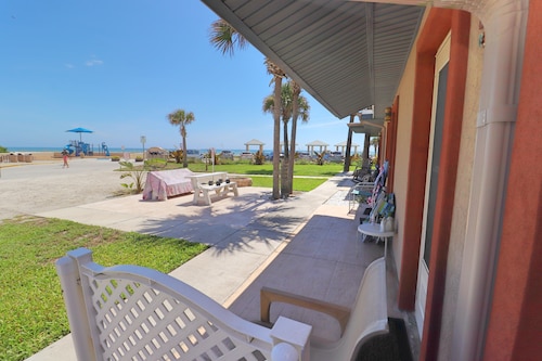 Amazing Location! Steps to the Beach & Flagler Ave