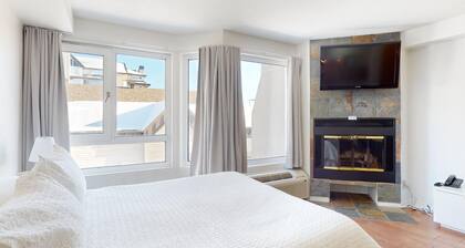 1-212 : Superior Studio - sleeps 4.