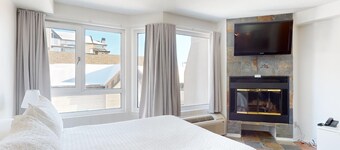 1-212 : Superior Studio - sleeps 4.