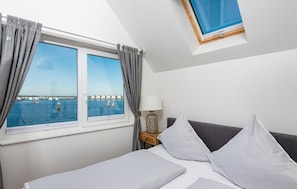 2 bedrooms, iron/ironing board, travel cot, free WiFi - Beach front apartment in Olpenitz (Olpenitz)