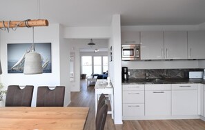 Kylskåp, ugn, spishäll och diskmaskin