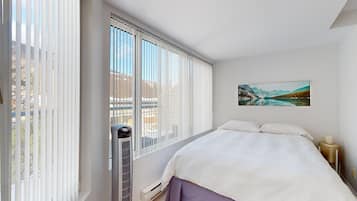 2 bedrooms, iron/ironing board, travel cot, WiFi