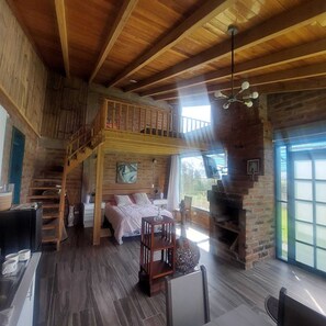 2 bedrooms, desk, free WiFi, bed sheets - Private Casita near UIO airport (Checa)