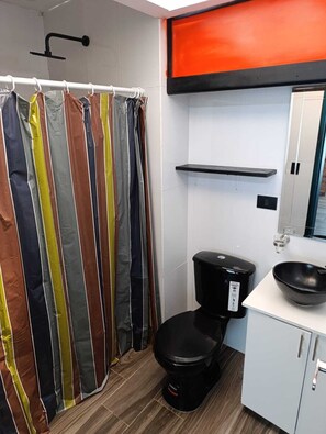 淋浴設備、提供毛巾、番梘、洗頭水