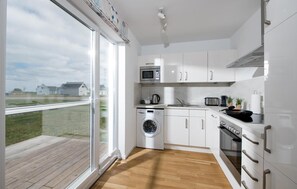 Kjøleskap, ovn, kokeplater og oppvaskmaskin