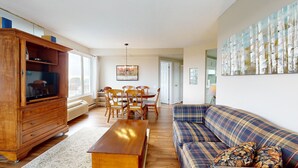 Unclassified image, 2 of 6, button - 1-410 : Condo - 2 bedrooms - sleeps 6 (Beaupré)