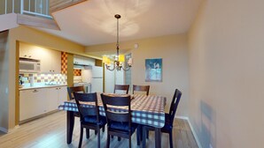 Dining - 1-511 : Condo - 1 bedroom - sleeps 4 (Beaupré)
