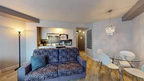 Unclassified image, 4 of 10, button - 6-308 : Standard Studio - sleeps 4. (Beaupré)