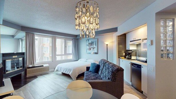 Unclassified image, 1 of 10, button - 6-308 : Standard Studio - sleeps 4. (Beaupré)