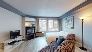 Unclassified image, 2 of 10, button - 6-308 : Standard Studio - sleeps 4. (Beaupré)