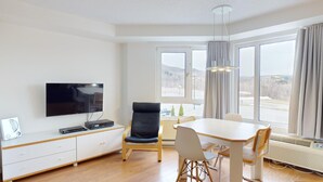 Dining - 6-304 : Superior Studio - sleeps 4 (Beaupré)