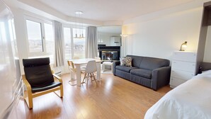TV - 6-304 : Superior Studio - sleeps 4 (Beaupré)