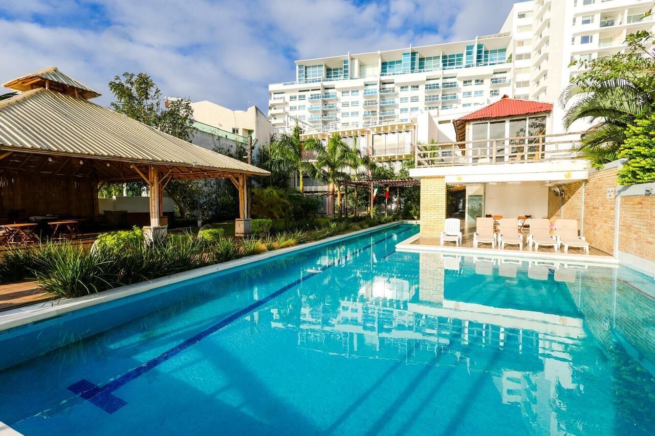 Outdoor pool, pool umbrellas, sun loungers