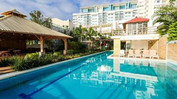 Outdoor pool, pool umbrellas, sun loungers