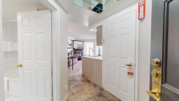 Interior - 1-315 : Superior Studio - sleeps 4. (Beaupré)