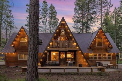 NEW "3 Peaks" Triple A Frame, Game room, Hot tub