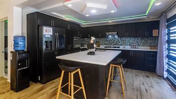 Mikrowelle, Ofen, Geschirrspüler
