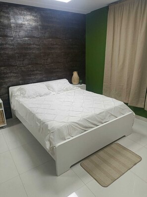 1 sovrum, skrivbord, gratis wi-fi och sängkläder